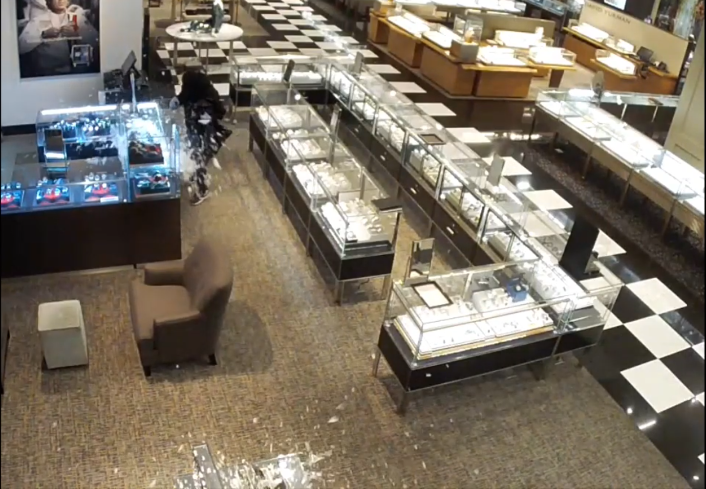 Video: Burglars smash through Palo Alto Bloomingdale's, stealing $83K in  jewelry and watches