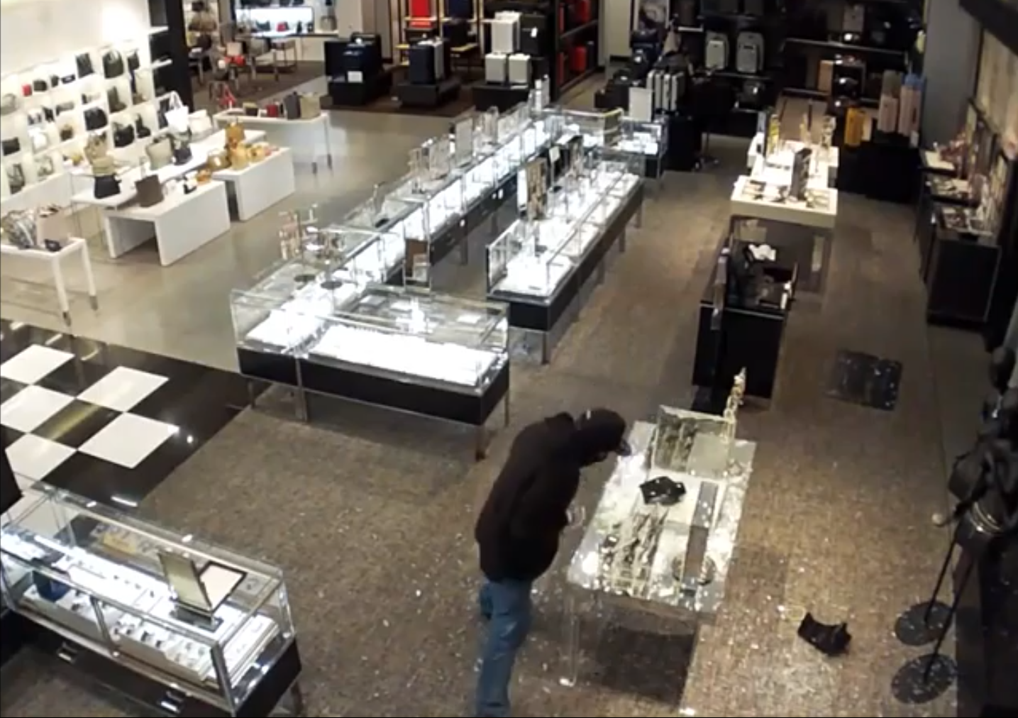 Video: Burglars smash through Palo Alto Bloomingdale's, stealing $83K in  jewelry and watches