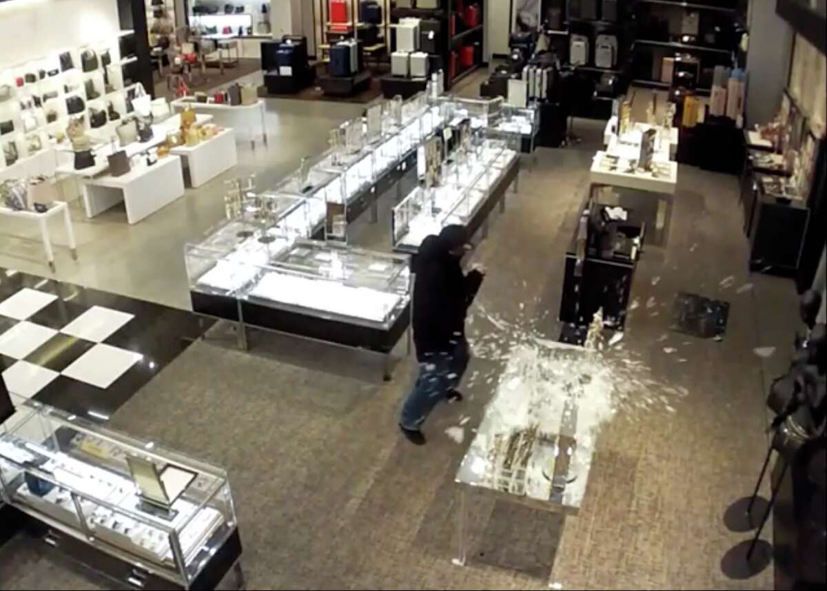 The Palo Alto Police Department is searching for a trio of burglars who allegedly stole $83,000 worth of merchandise from Bloomingdale's at Stanford Shopping Center in Palo Alto early Tuesday.
