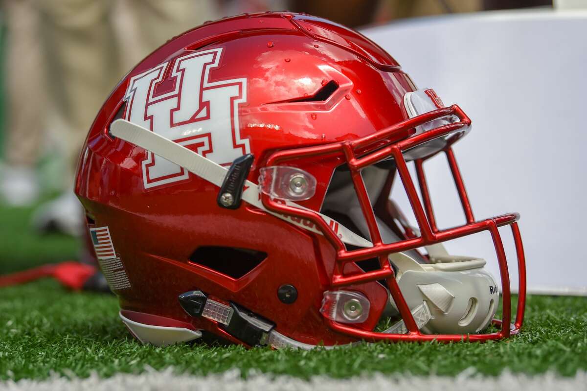 HOUSTON, TX - SEPTEMBER 08: A Houston helmet stands ready for the next series during the college football game between the Arizona Wildcats and the Houston Cougars on September 8, 2018 at TDECU Stadium in Houston, Texas. (Photo by Ken Murray/Icon Sportswire via Getty Images)