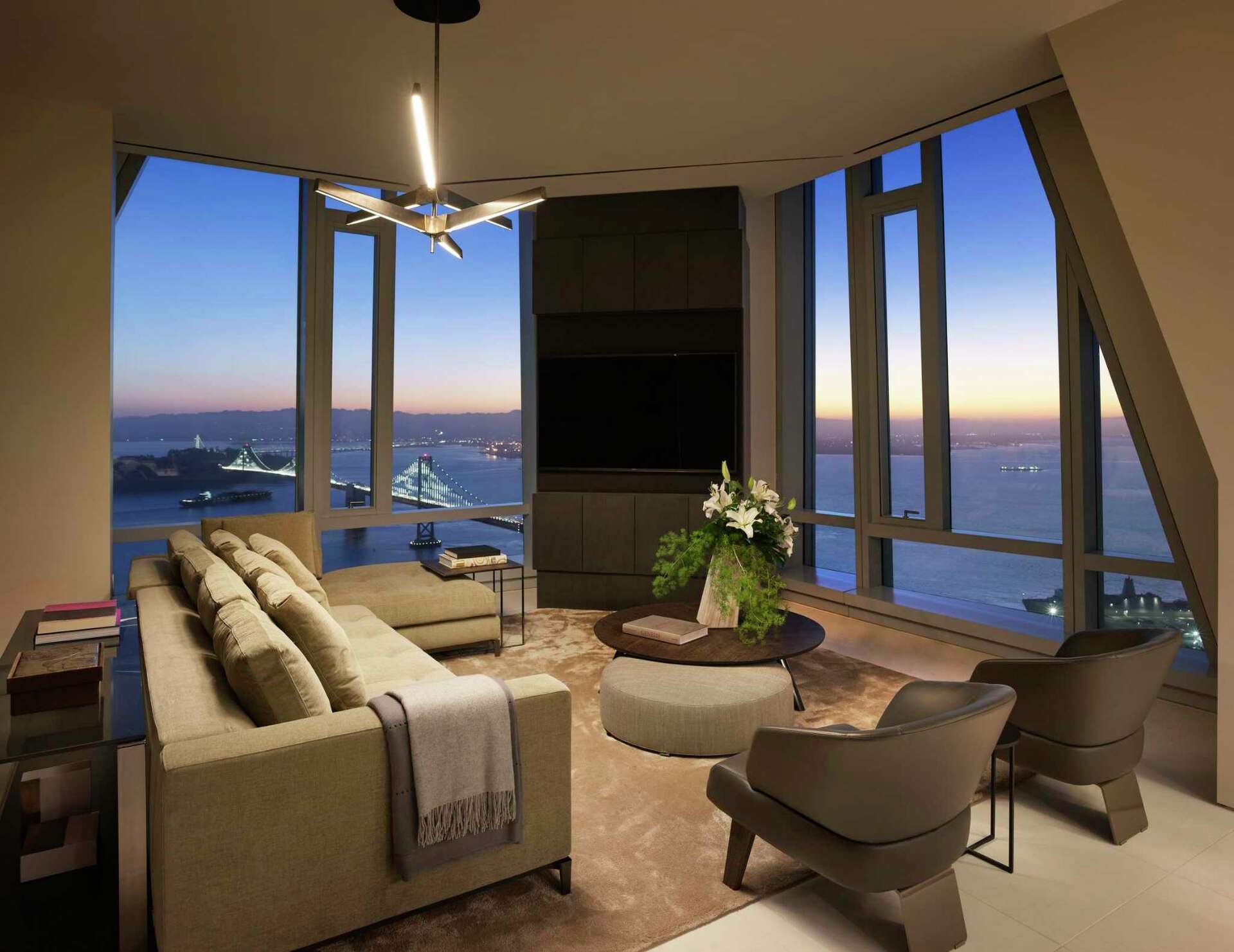 Curated visual reference: Picture Idea: Unrivaled In Height And Views 181 Fremont S Grand Penthouse
