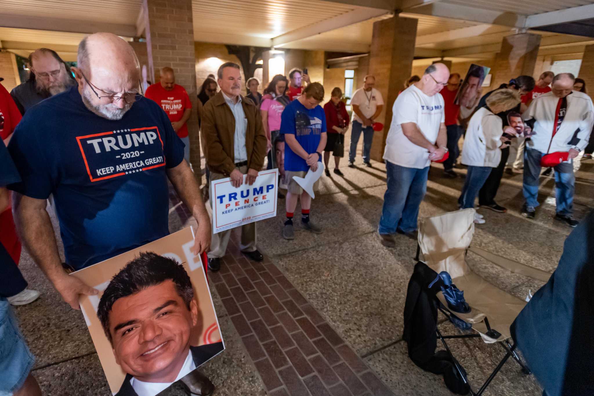 As GOP rallies, Lopez fans get ready for the show