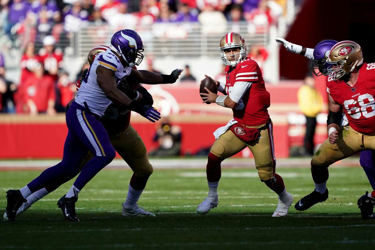 SANTA CLARA, CALIFORNIA - JANUARY 11: Jimmy Garoppolo #10 of the San Francisco 49ers scrambles on a pass play during the first half against the Minnesota Vikings during the NFC Divisional Round Playoff game at Levi's Stadium on January 11, 2020 in Santa Clara, California. (Photo by Thearon W. Henderson/Getty Images)