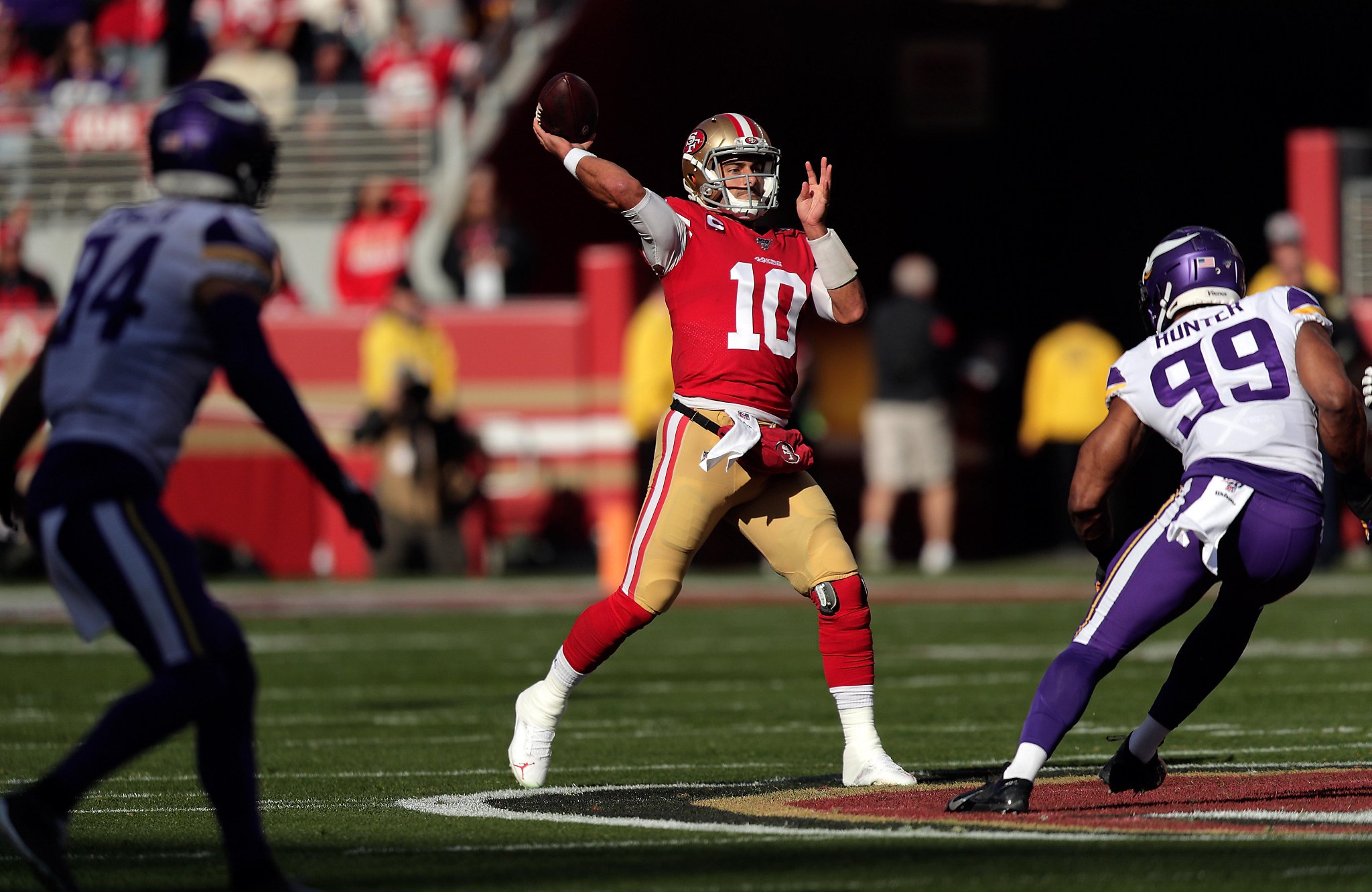 49ers vs Vikings: Jimmy Garoppolo pancakes Vikings LB Anthony Barr