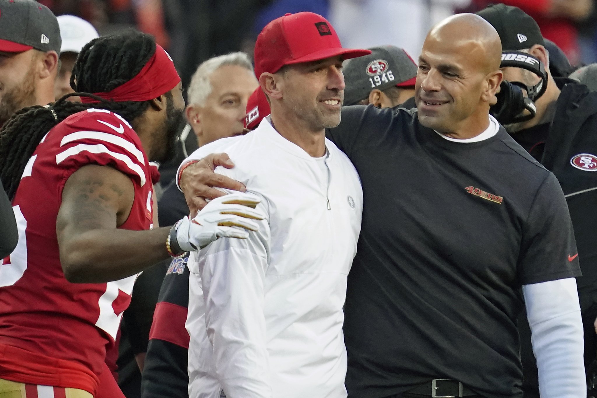 49ers fan greets Kyle Shanahan on sideline