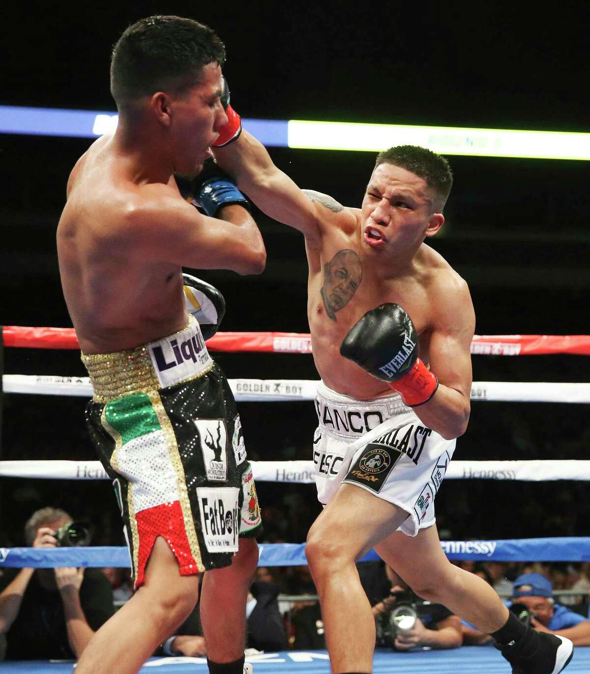 Munguia impressive in middleweight debut