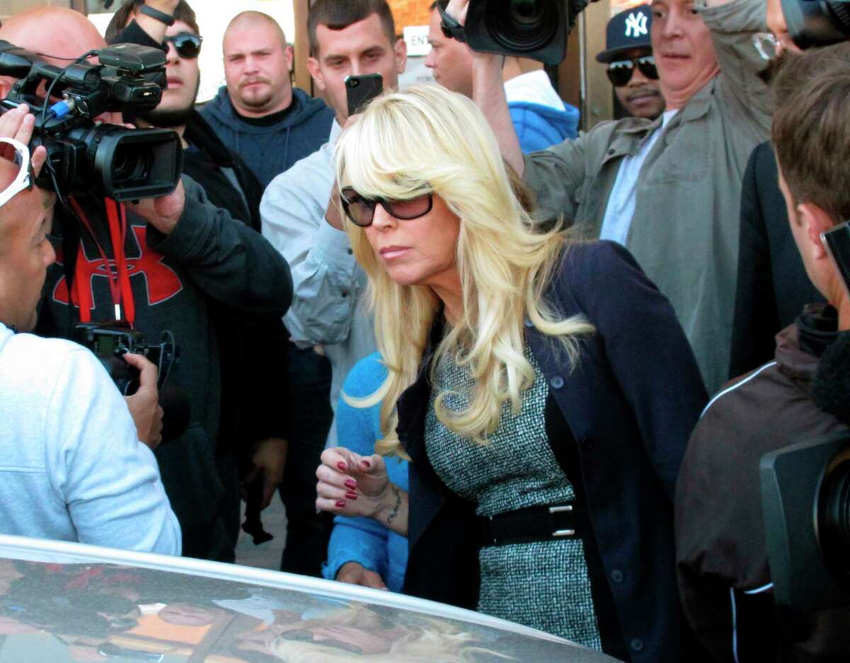 Lindsay Lohan in court on felony theft charge