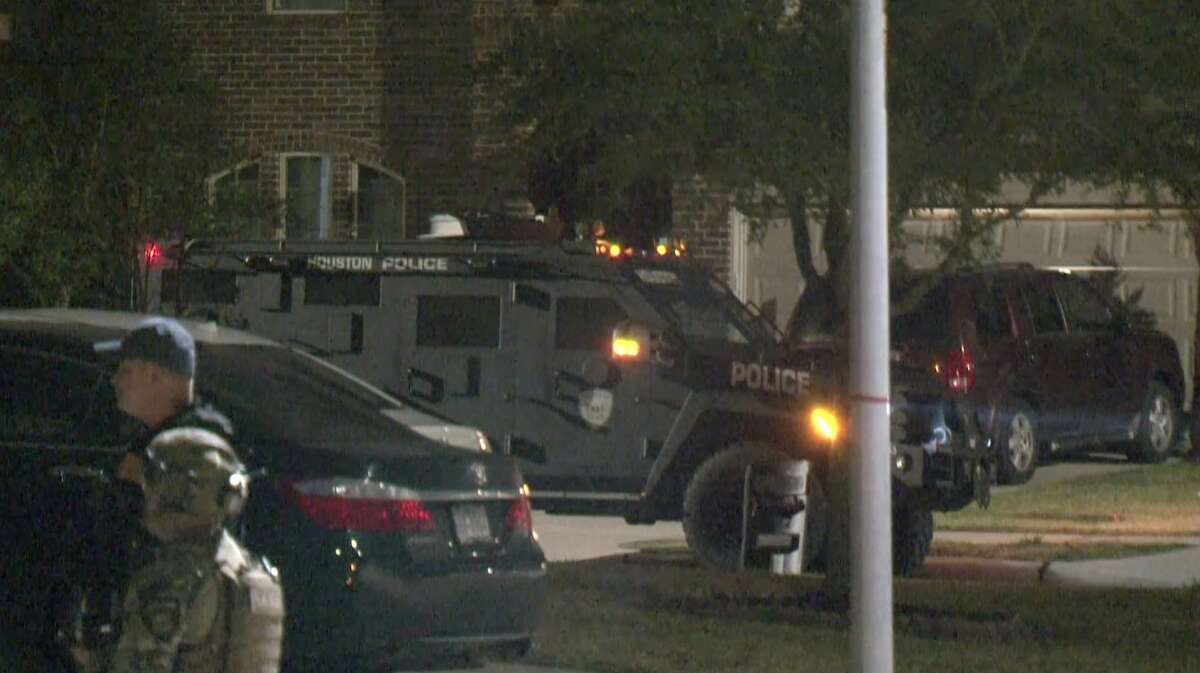 Houston SWAT officers arrest murder suspect in Fort Bend County home