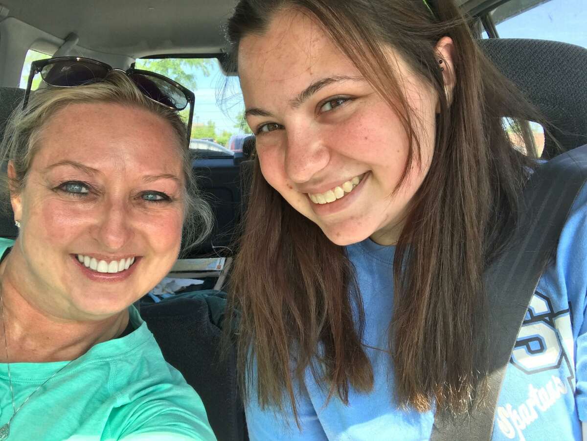 Jennifer Hunt, left, poses for a selfie with her niece, Rachael Isdale. Hunt will run the Chevron Houston Half Marathon Jan. 19, 2020, to raise funds for the Juvenile Diabetes Research Foundation. Her mother, Lucille B. Isdale, died from diabetes complications, and her niece was diagnosed with Type 1 diabetes at age 6.