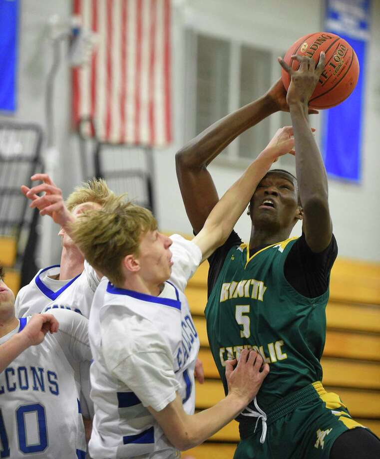 Ludlowe Boys Top Trinity Catholic To Move To 7 1 Connecticut Post