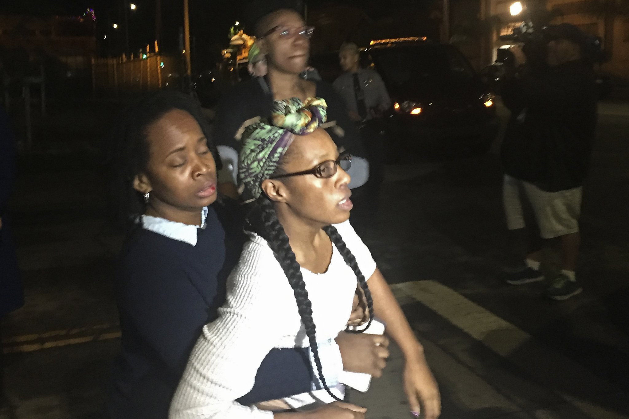 Deputies evict squatting Oakland moms in predawn raid; Moms 4 Housing