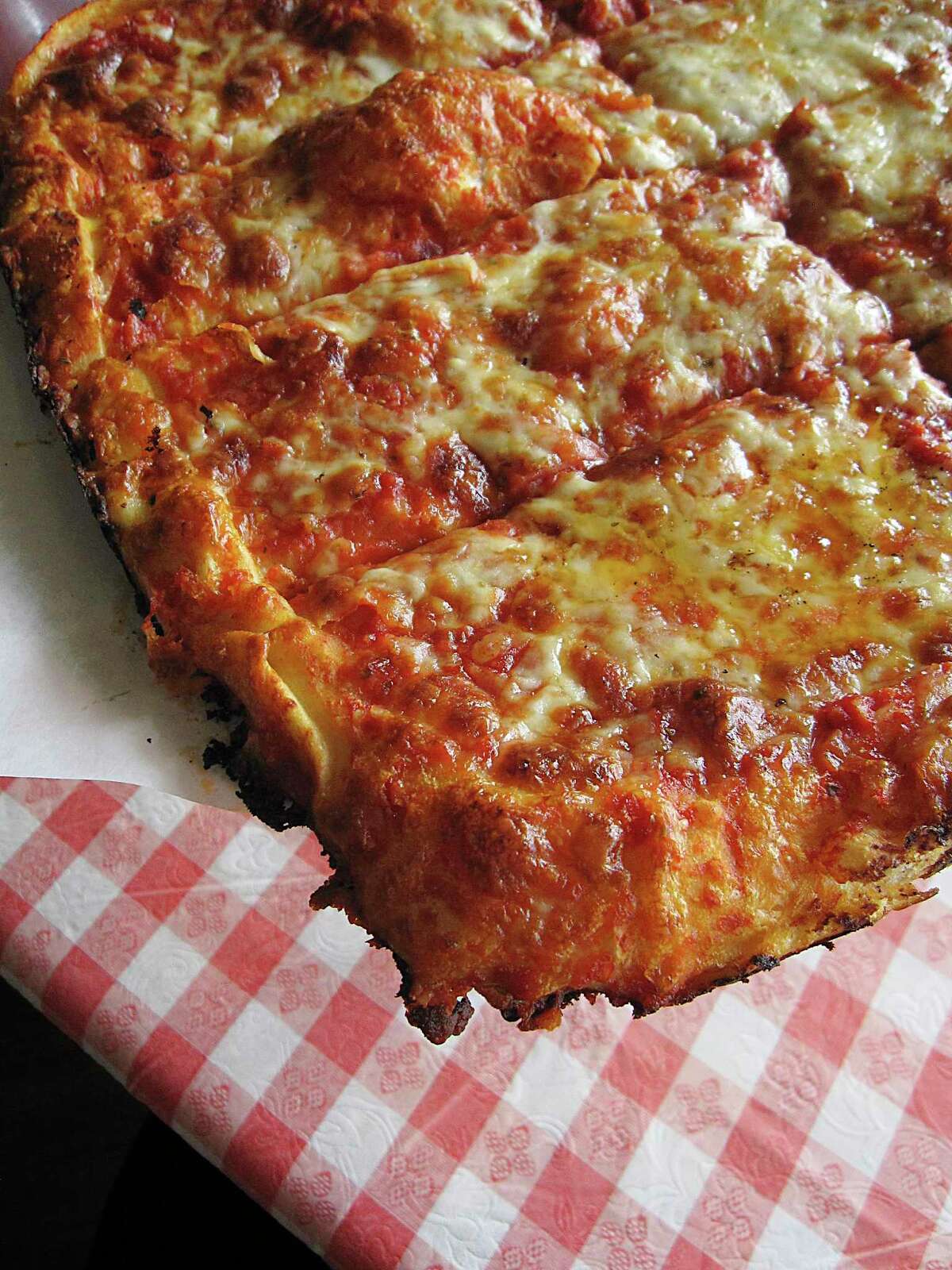 52 Weeks of Pizza Capo’s Pizzeria restaurant scores the first Worth a Drive rating of the series