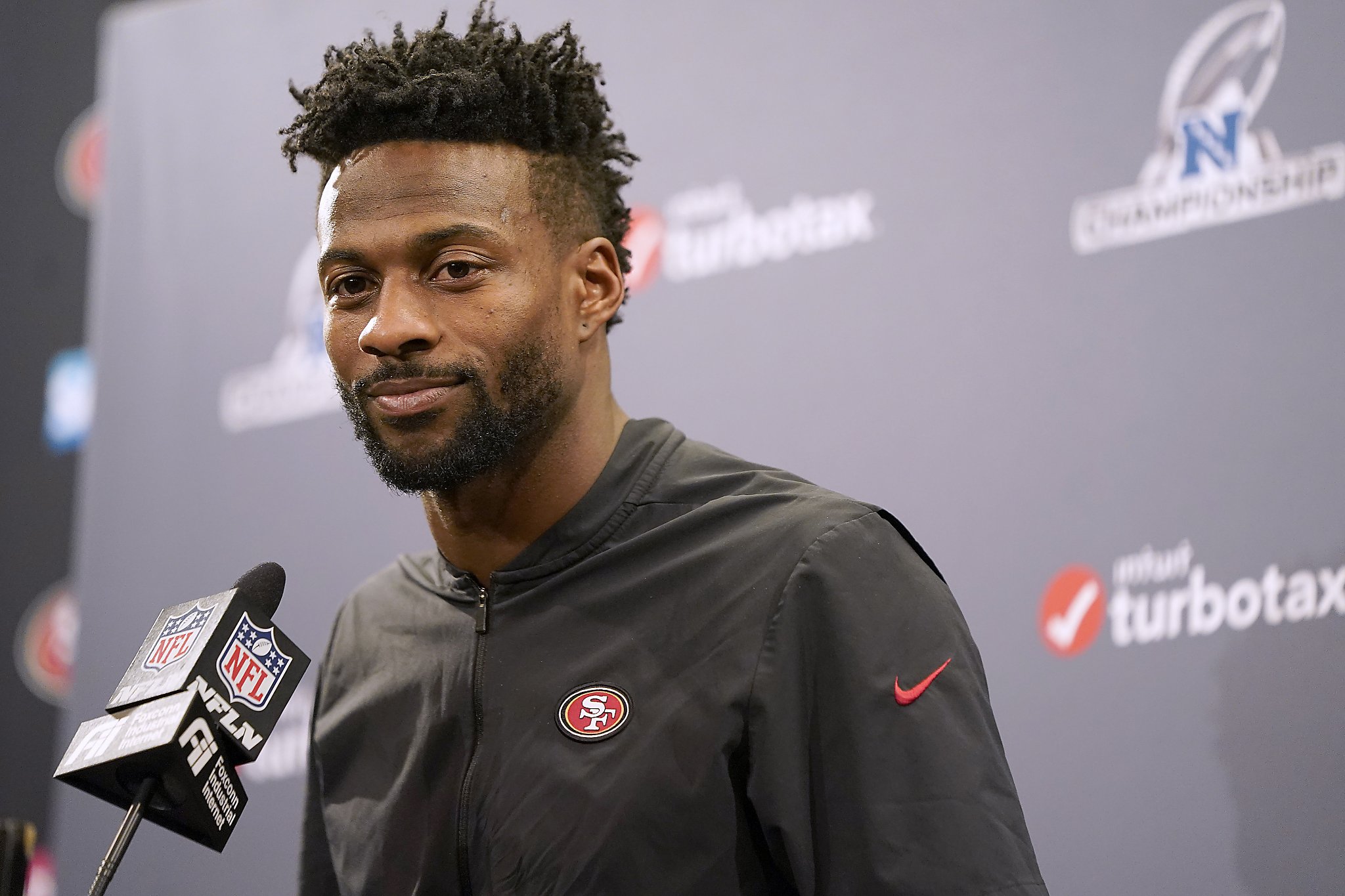 San Francisco 49ers wide receiver Emmanuel Sanders warms up prior to