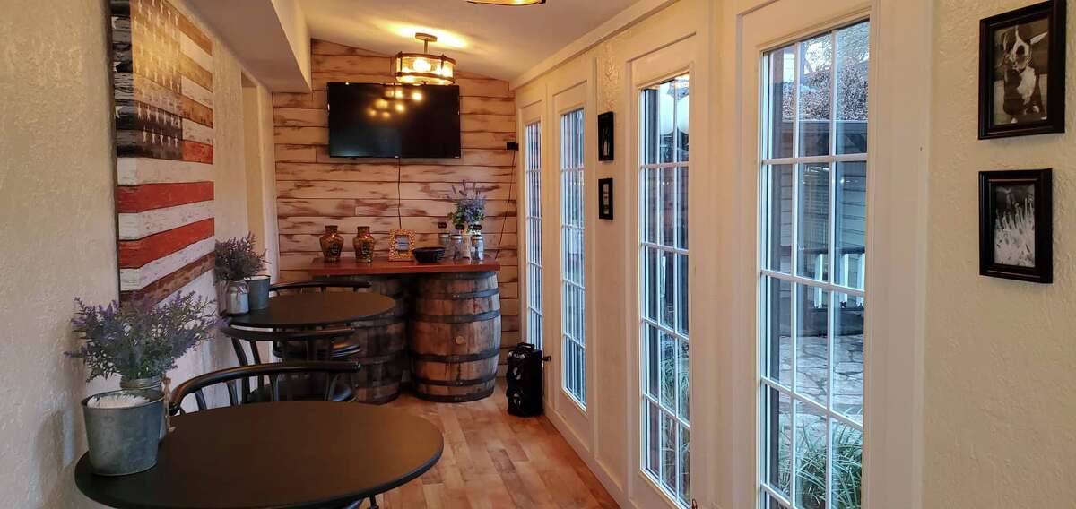 Beekeeping couple launches new Tomball hotspot where honey can give you