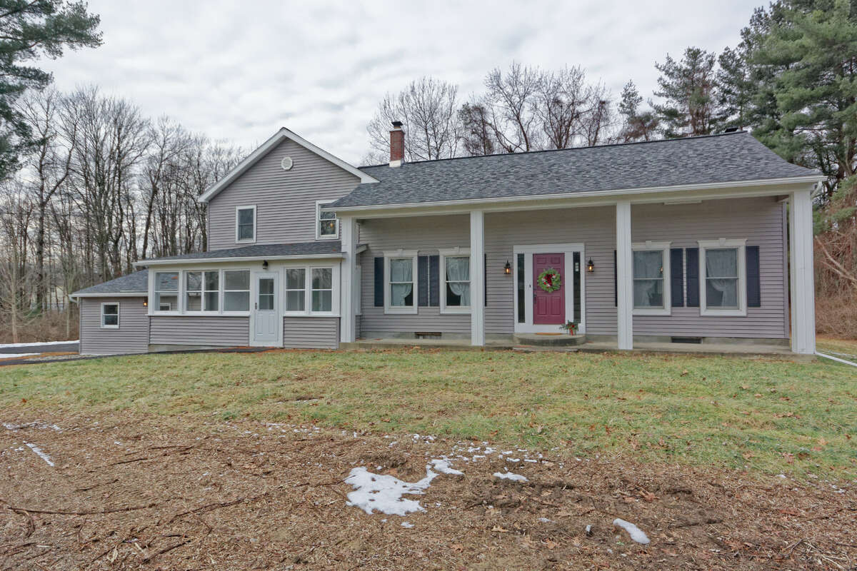 House of the Week: 200 Moe Rd., Clifton Park | Realtor: Nicole Fettuccia of B&L Property Group | Discuss: Talk about this house