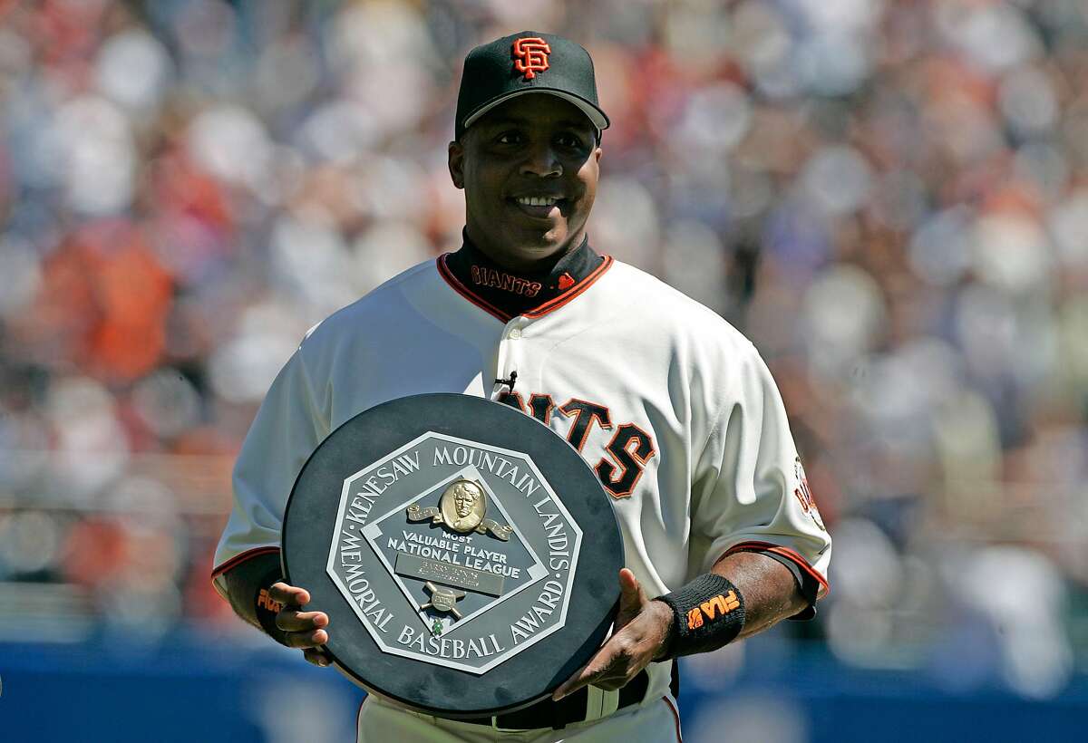 giants_087_mac.jpg Barry Bonds holds his National League MVP award for the fans to see. Opening day of the 2005 baseball season for the San Francisco Giants. The Giants take on the Los Angeles Dodgers. 4/5/05 San Francisco, Ca Michael Macor / San Francisco Chronicle Ran on: 08-02-2005 Barry Bonds said hell follow his doctors advice and give up on playing this season.