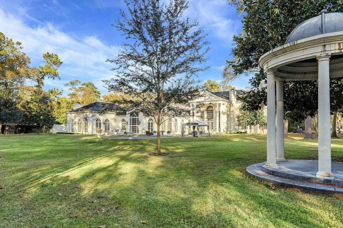 Live in your own country club at this 5M Rivercrest mansion