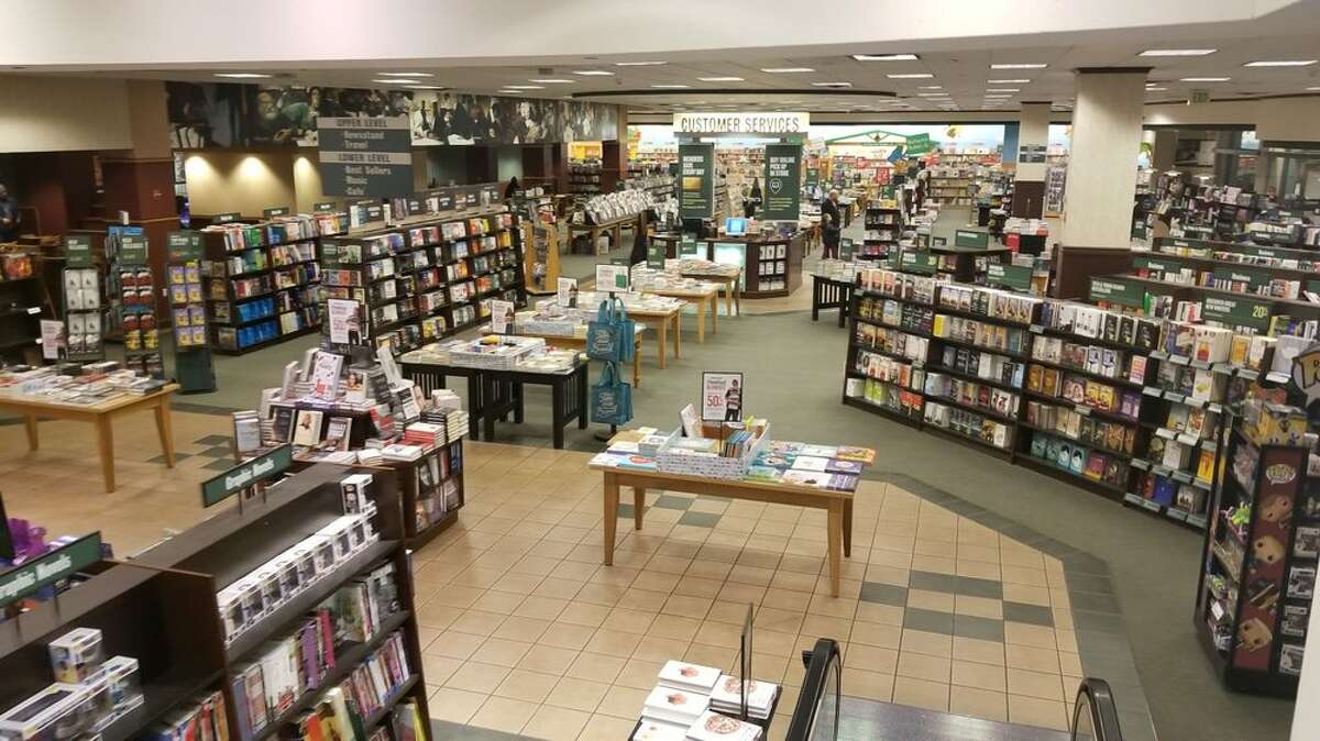 Seattle's downtown Barnes & Noble announced it is shutting its doors for good Saturday after 22 years.
