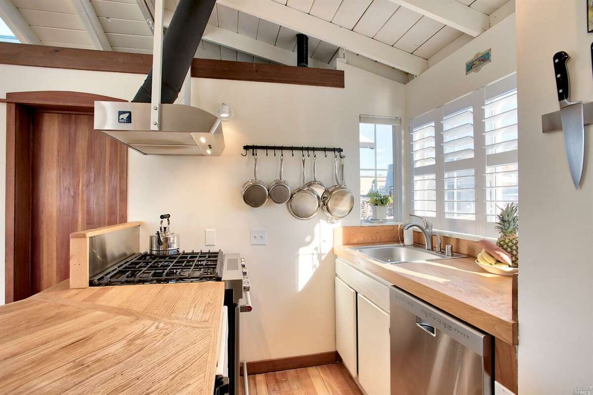 Adorable Bay Area home with ocean view is only $800,000, but there's a ...