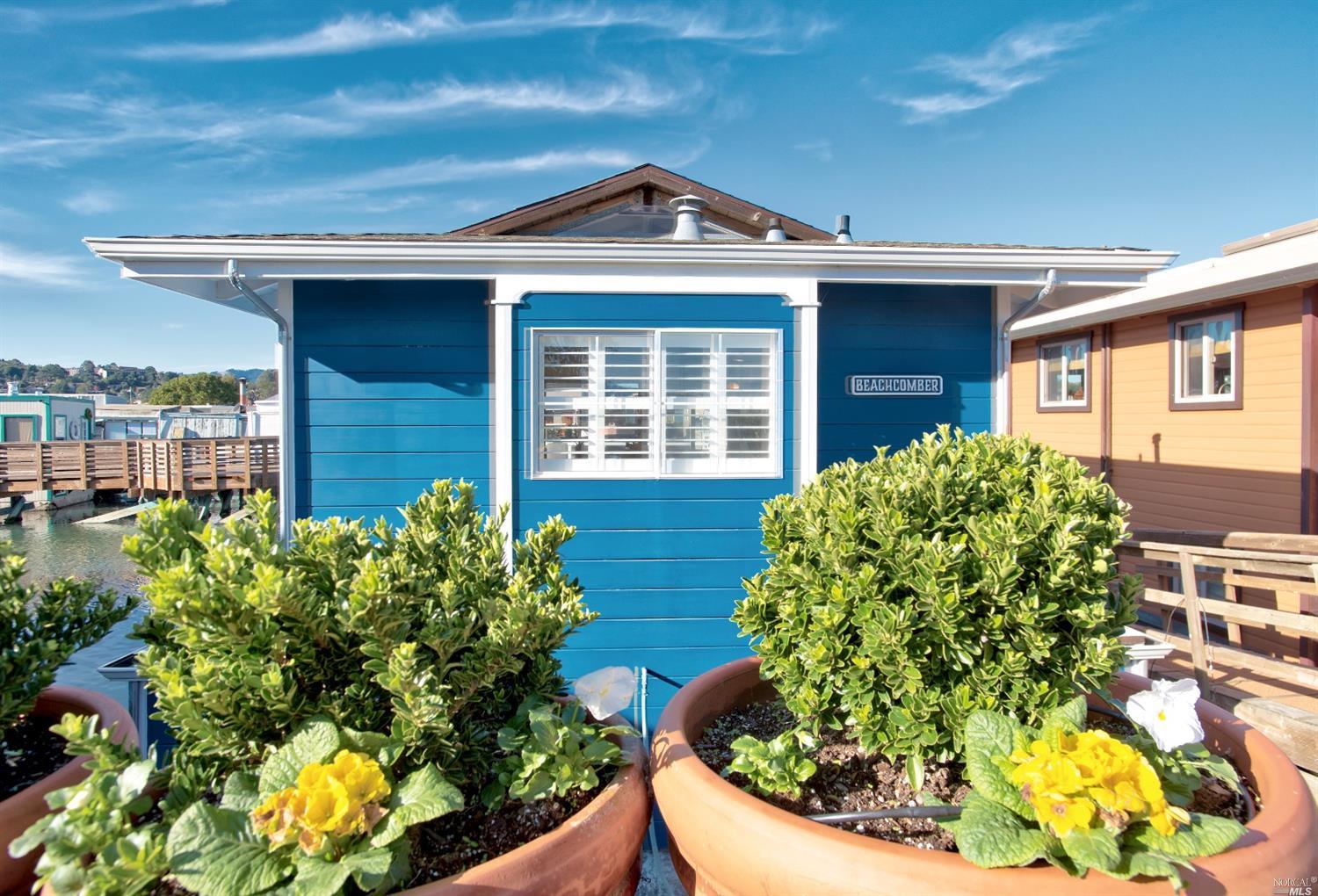 Adorable Bay Area home with ocean view is only 800,000, but there's a
