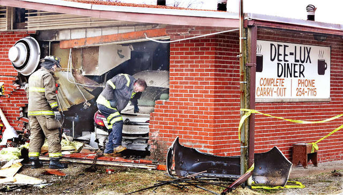 Buick flees South Roxana police, slams into DeeLux Diner — driver