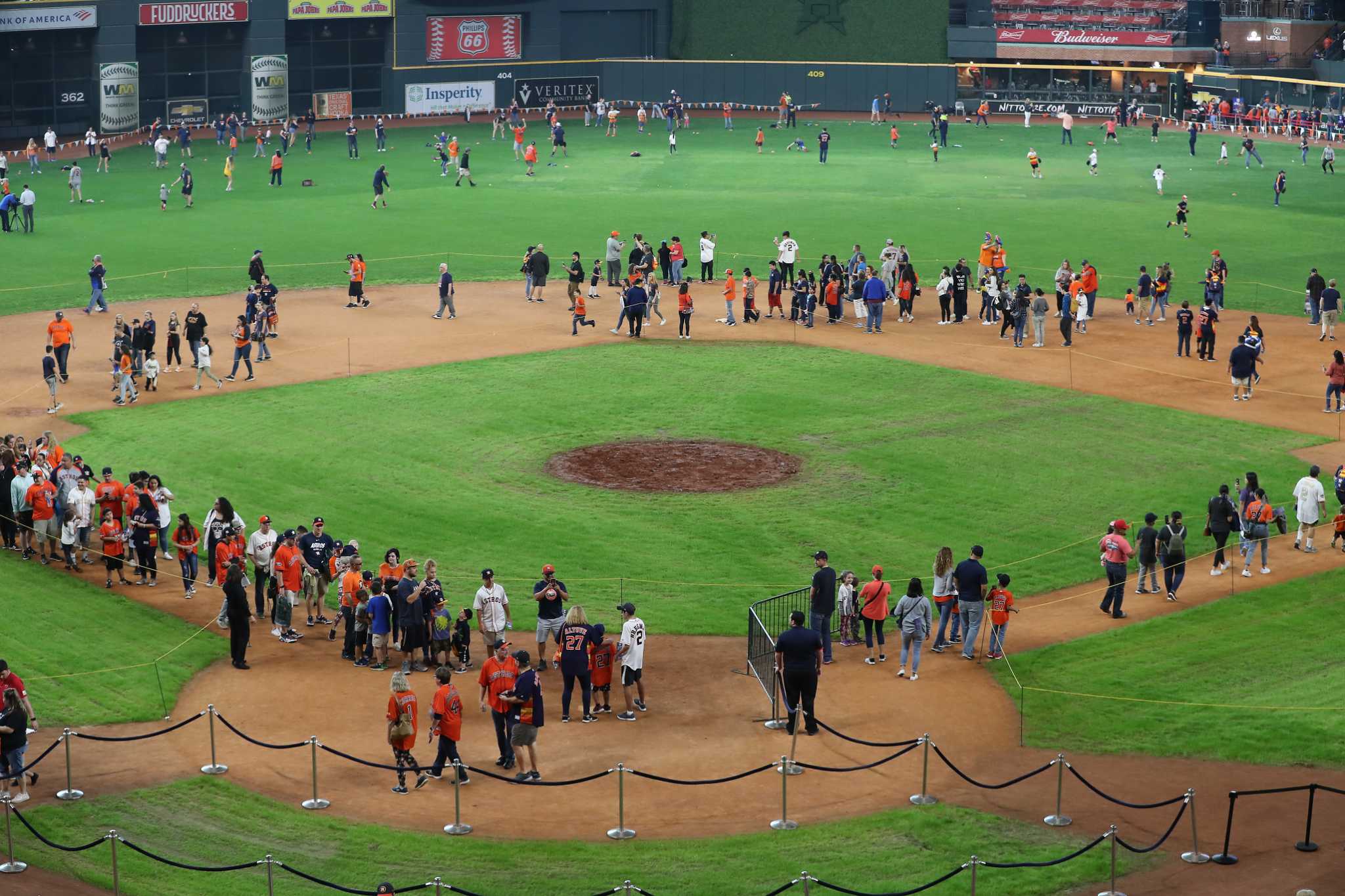 Astros' Jose Altuve, Alex Bregman dance around questions about sign-stealing