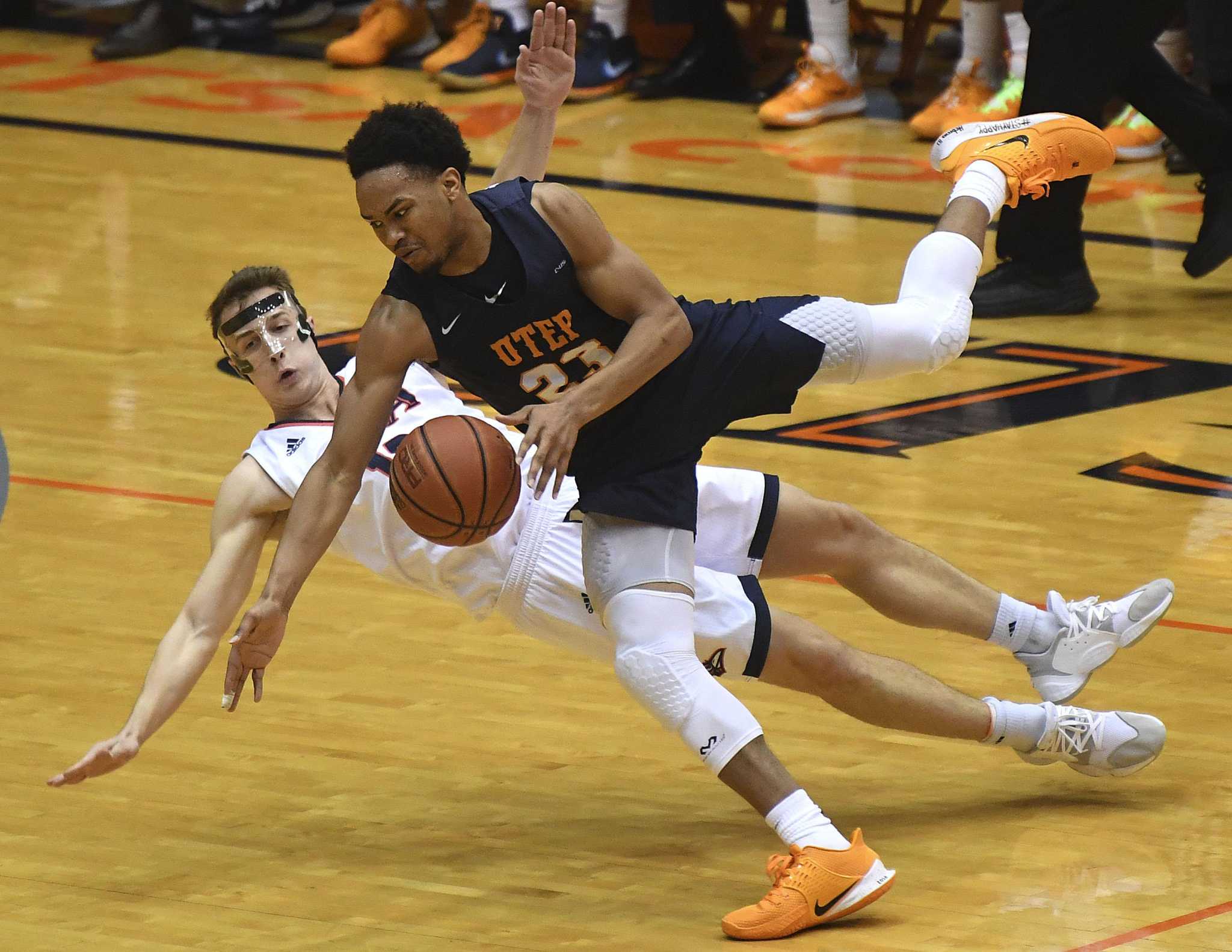 Utsa Rally UTSA thwarts UTEP rally to avoid second straight collapse