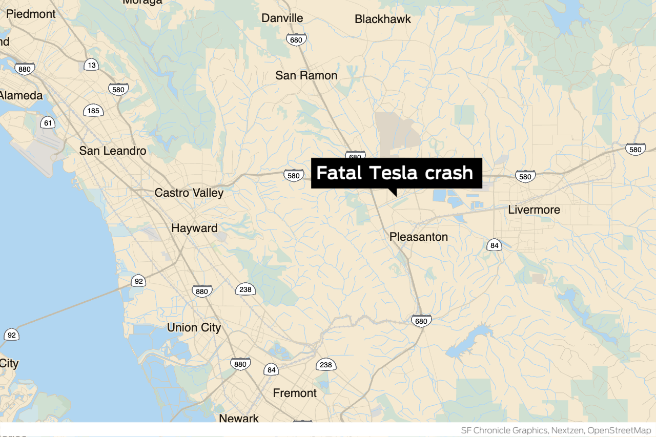 Tesla driver dies after car bursts into flames in Pleasanton crash