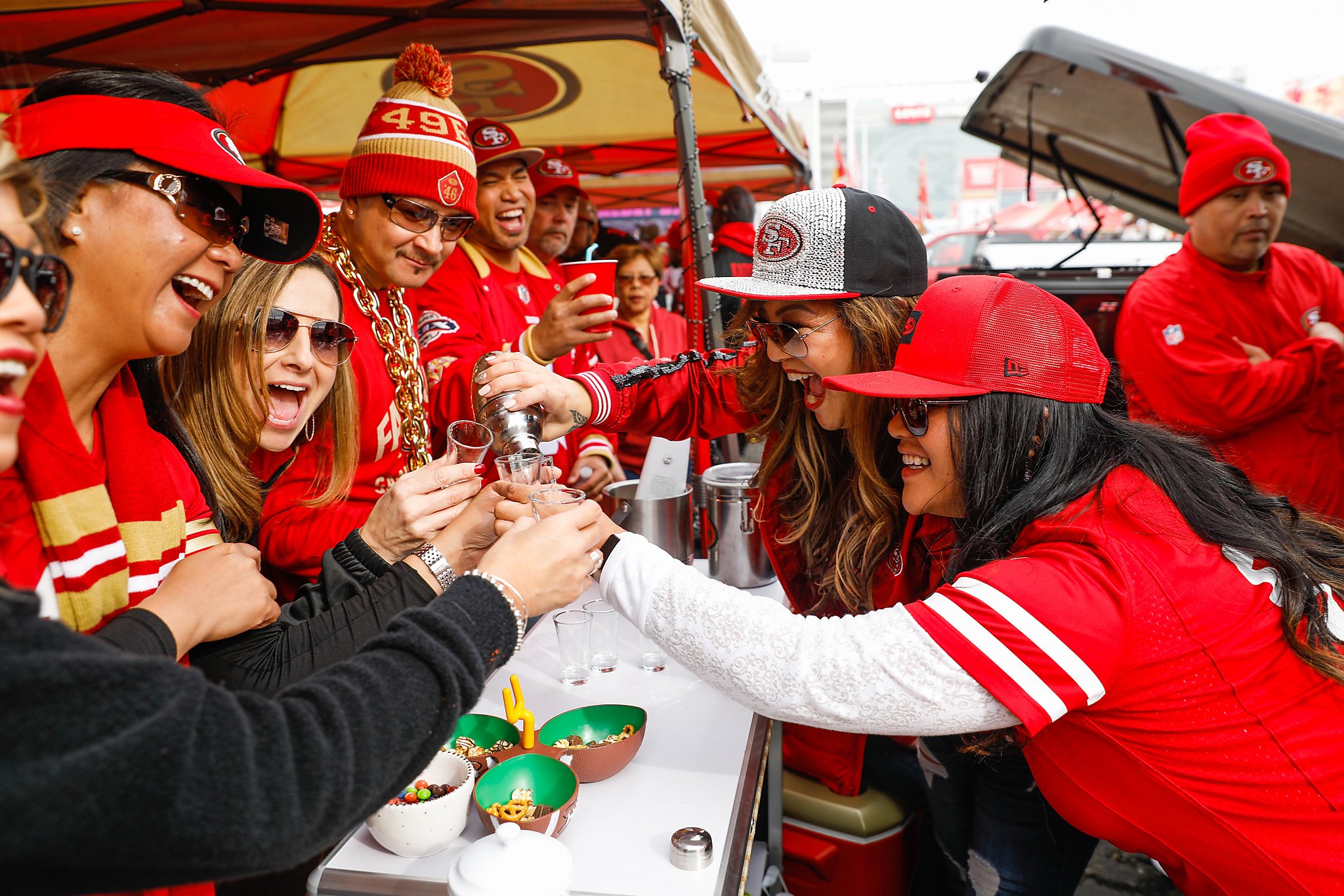 49ers, Fans Prepare for Storm Ahead of Playoff Game Against