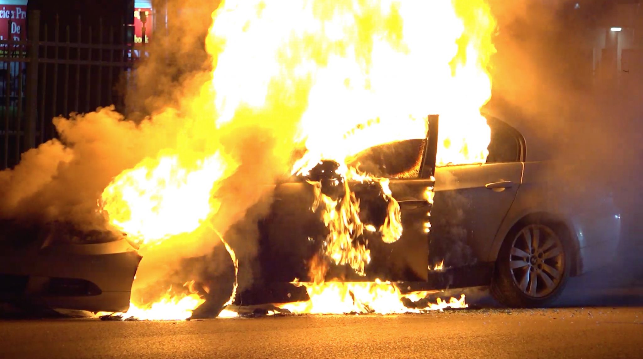 After fleeing crash, BMW driver watches car burn from back of police ...
