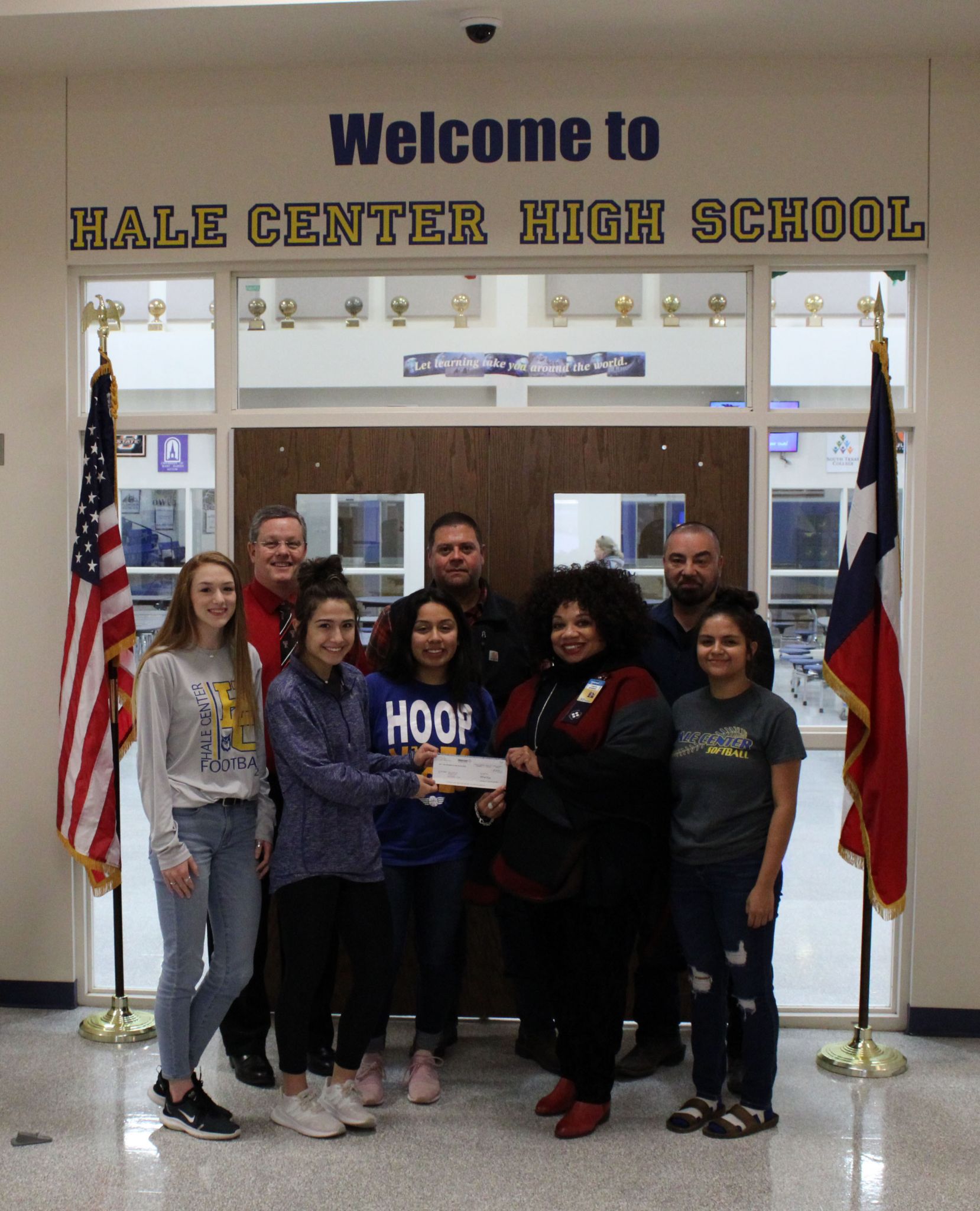 Walmart Transportation donates 2,000 to Hale Center ISD