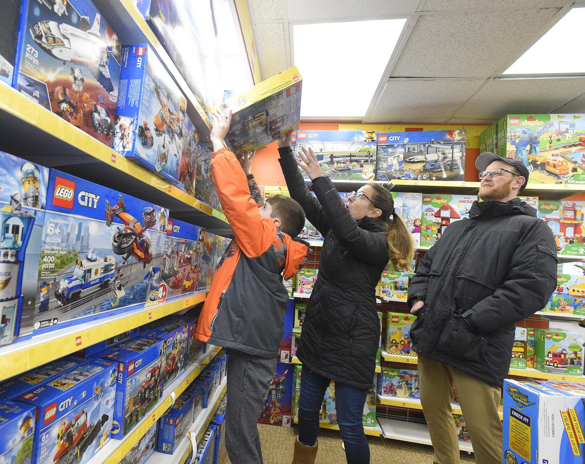 CT sales tax collections at record levels after 2019 holidays