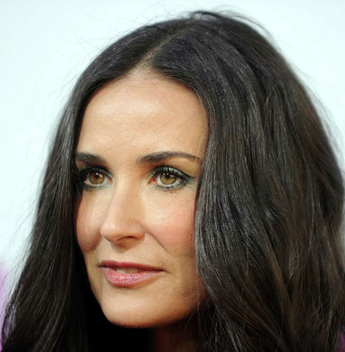 Friend Says On Call Demi Moore Was Convulsing Daftsex Hd