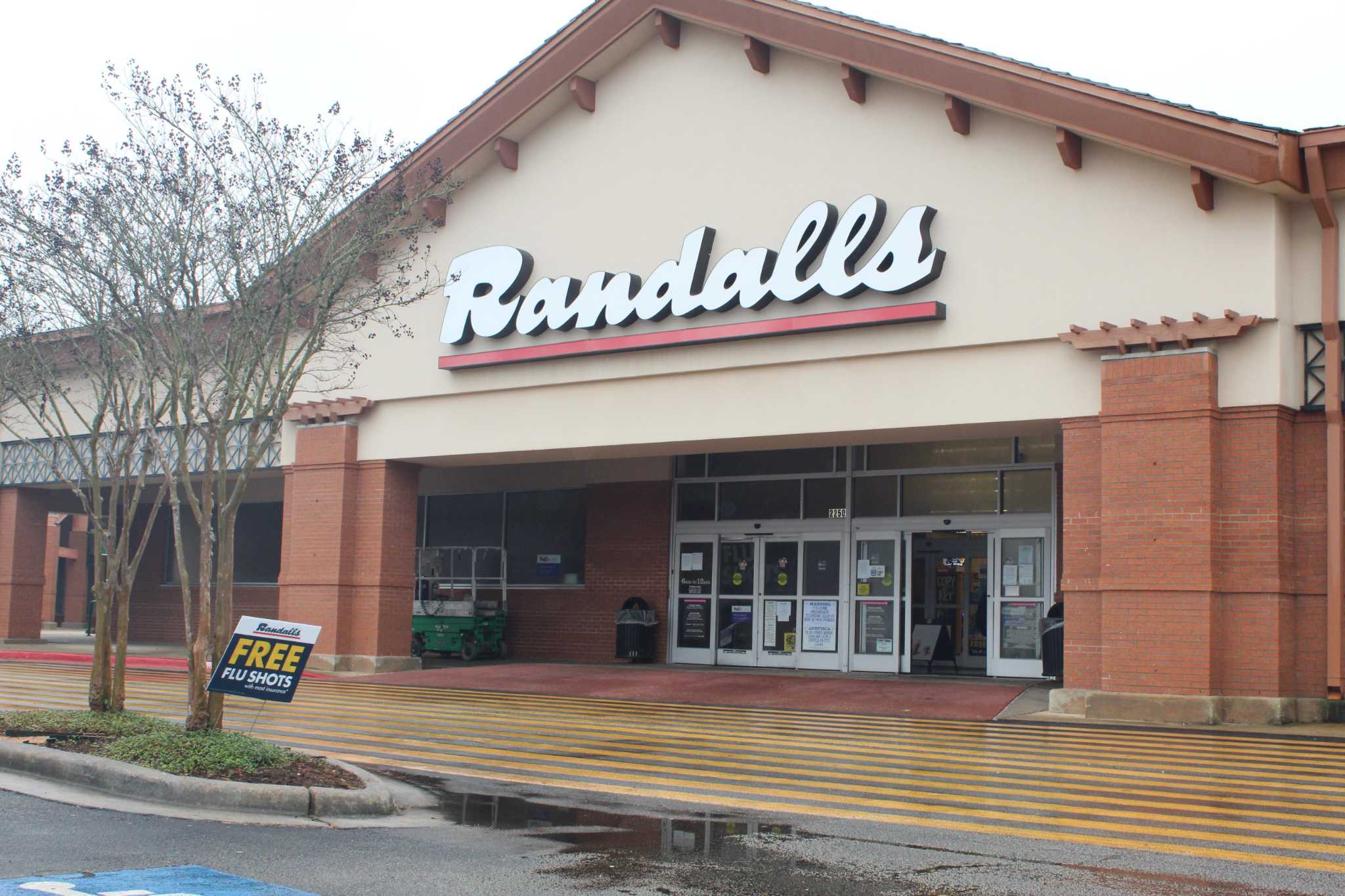 Closure of Randalls in Woodlands stirs concerns for viability of 2