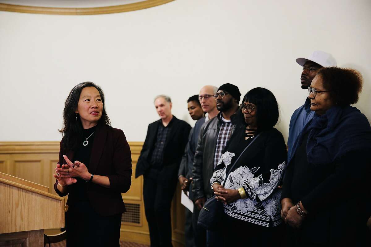 Oakland first in state to ban criminal background checks for