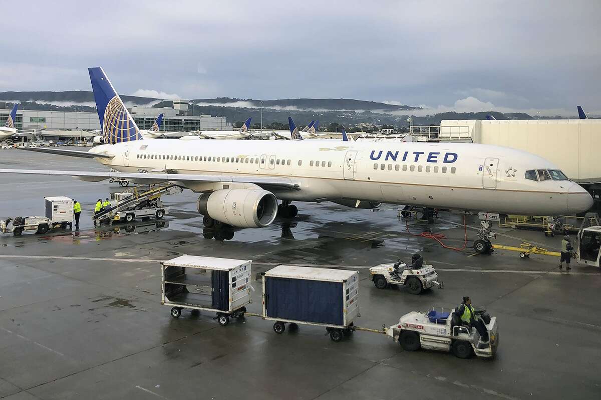 united checked baggage fee