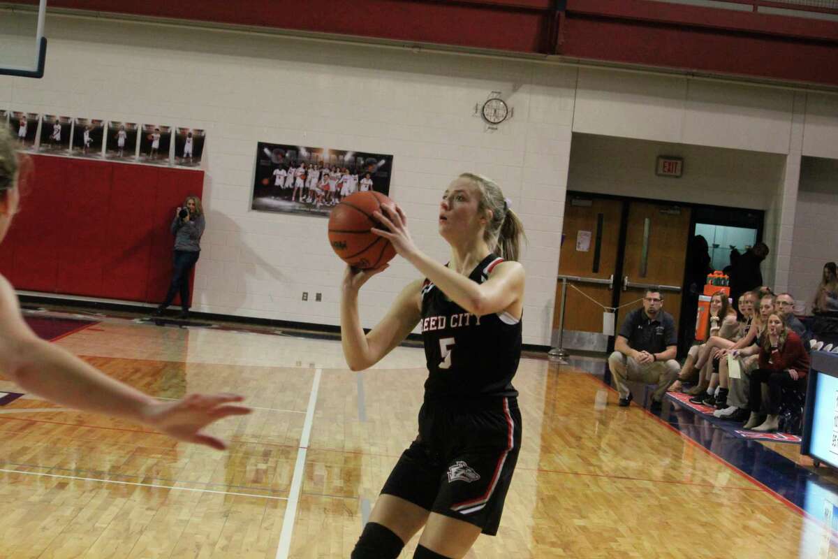 Christina Malackaich (5) gets set to take a shot for Reed City. (Herald Review photo/John Raffel)