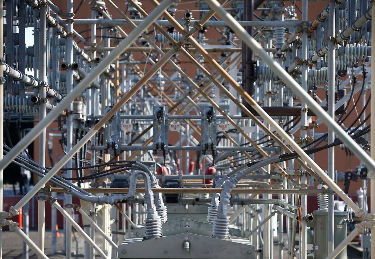 PG&E plan to limit blackouts clashes with clean energy groups