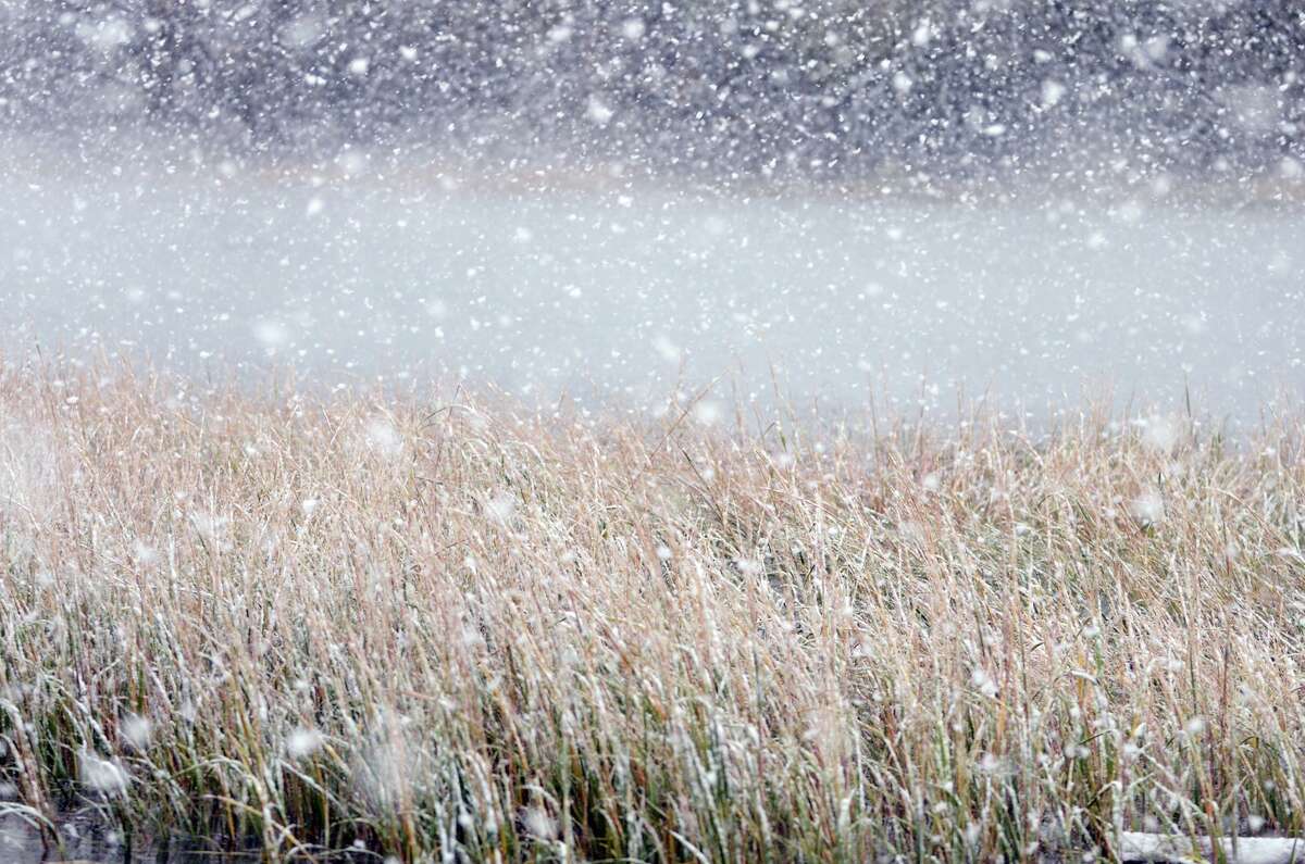 Some snowflakes are large, some are small. There's a reason for that.