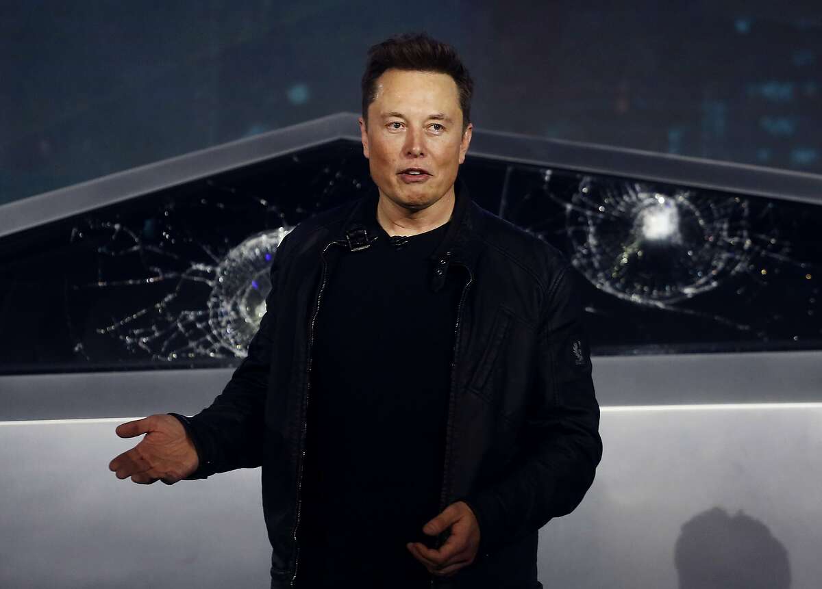 Il CEO di Tesla, Elon Musk, ha presentato il Cybertruck il 19 novembre.  21, 2019, presso lo studio di design di Tesla a Hawthorne, in California.