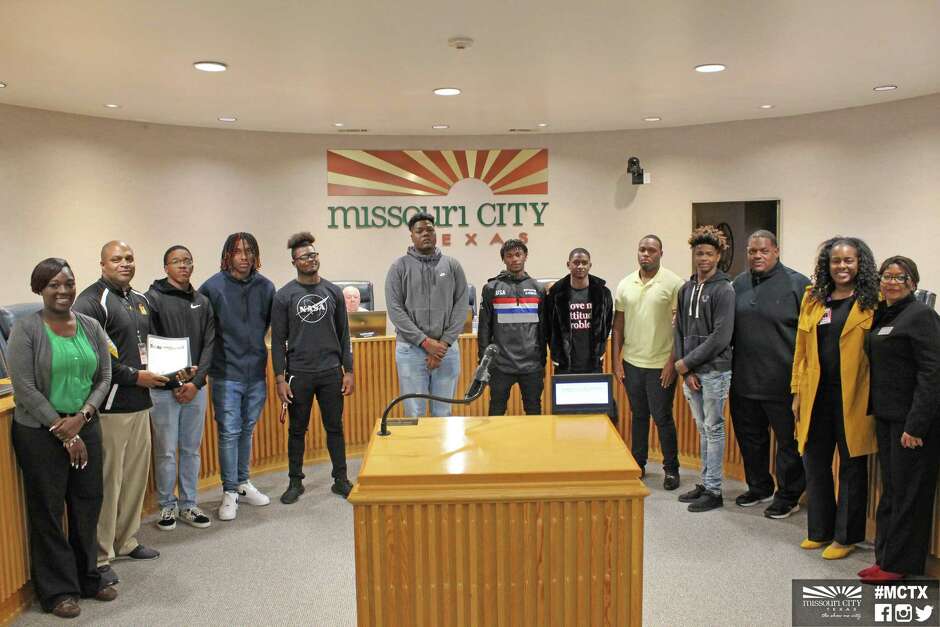 Missouri City officials recognize Marshall High School football team