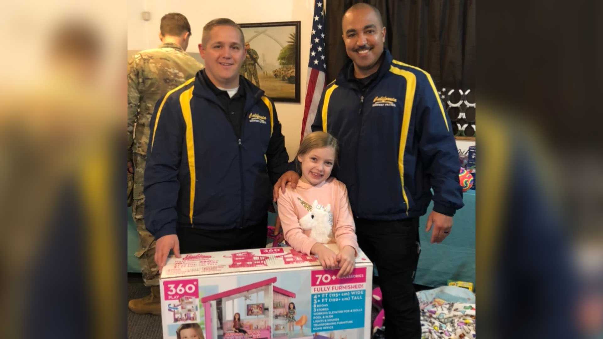 Officers Drive 1,500 Miles To Deliver Gifts To Military Families Robbed During Christmas Day Move