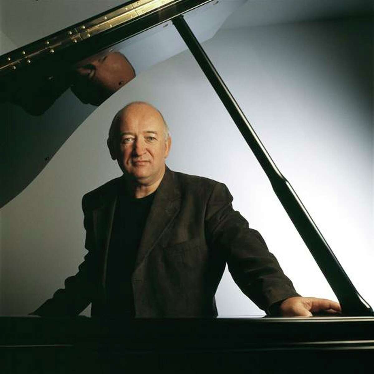 Irish pianist John O’Conor will perform with the Greenwich Symphony Orchestra Feb. 22 and Feb. 23.
