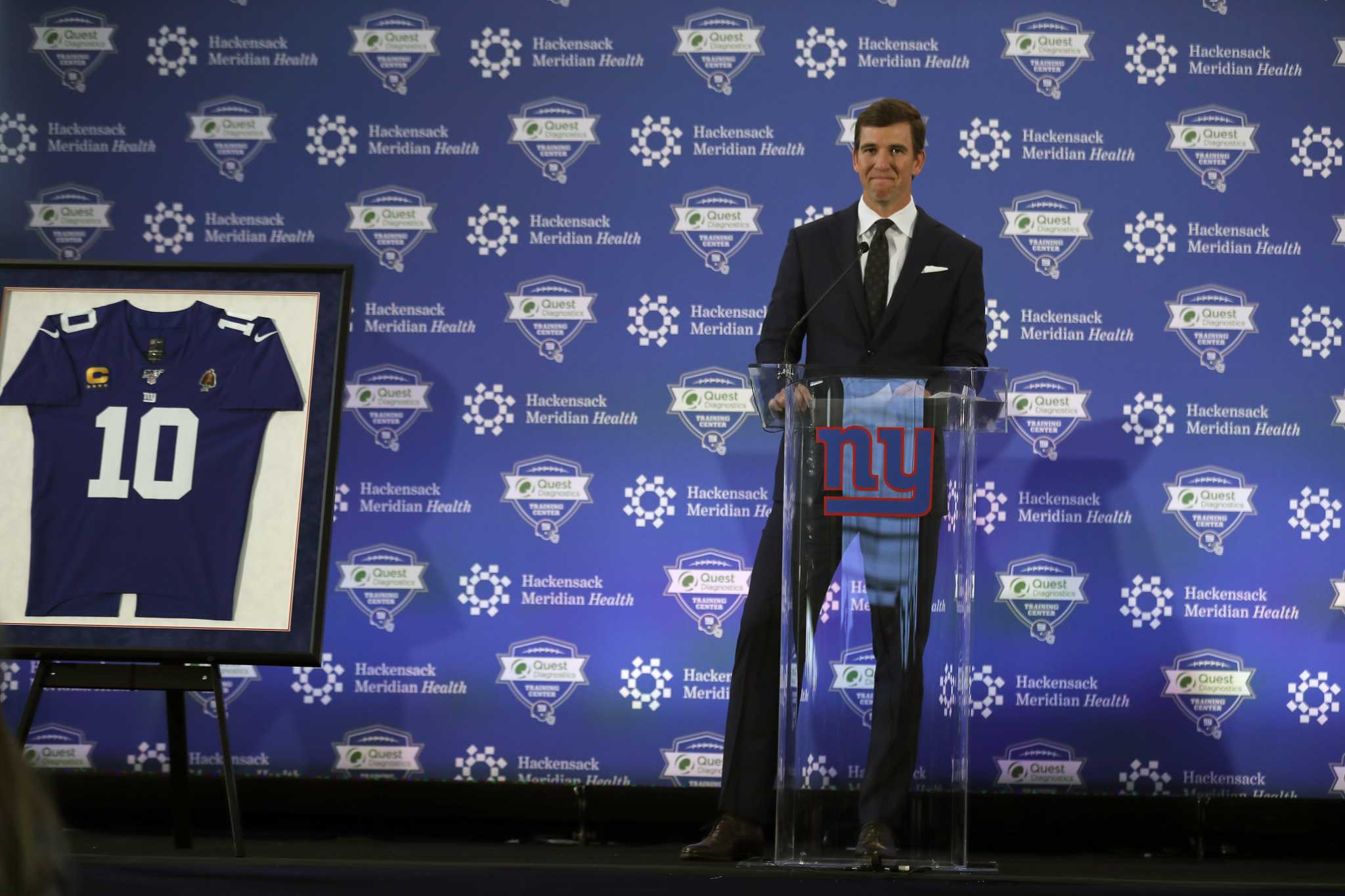 NY Giants induct Eli Manning into Ring of Honor, retire jersey No. 10