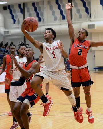 Bellaire Defeats Lamar Takes First Place In District 18 6a