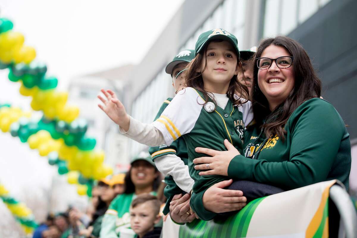 Mike Fiers draws loudest cheers and MVP chants at A’s FanFest