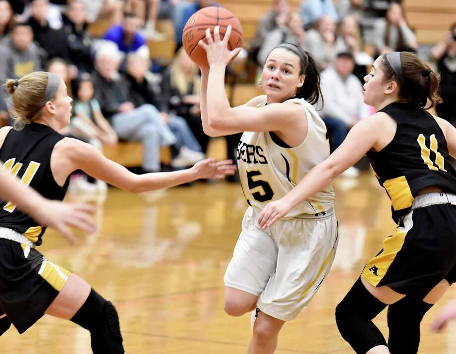 Madison, Connecticut -Wednesday, January 10, 2020: Sara Wohlgemuth of Daniel Hand H.S. drives to the basket against Amity H.S. during the first quarter of girls basketball Friday evening at Daniel Hand H.S. Photo: Peter Hvizdak / Hearst Connecticut Media / New Haven Register