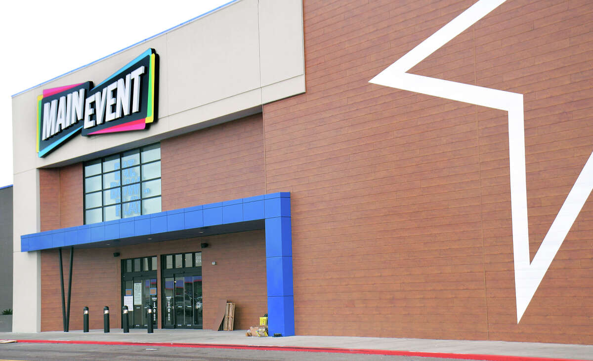 Laredo's newest family entertainment center, Main Event, is set to open soon at Mall del Norte.