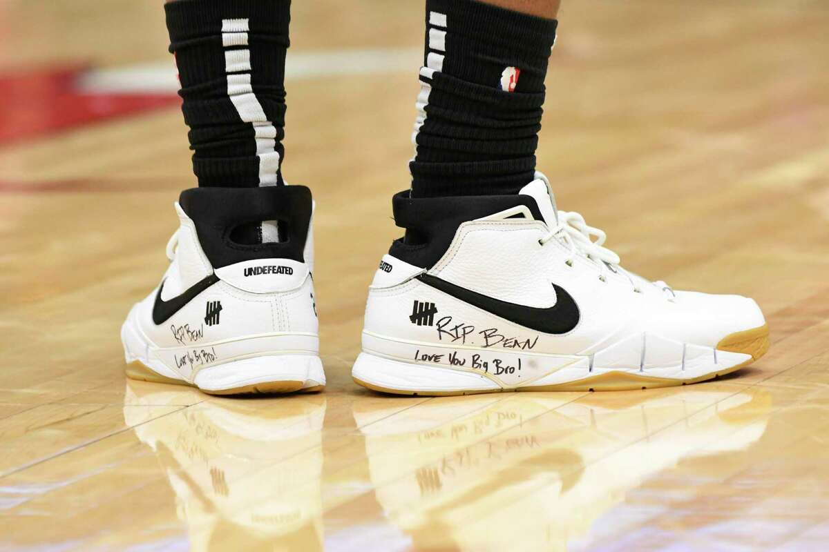 Spurs' DeRozan remembers Kobe Bryant's profane reaction to his shoes