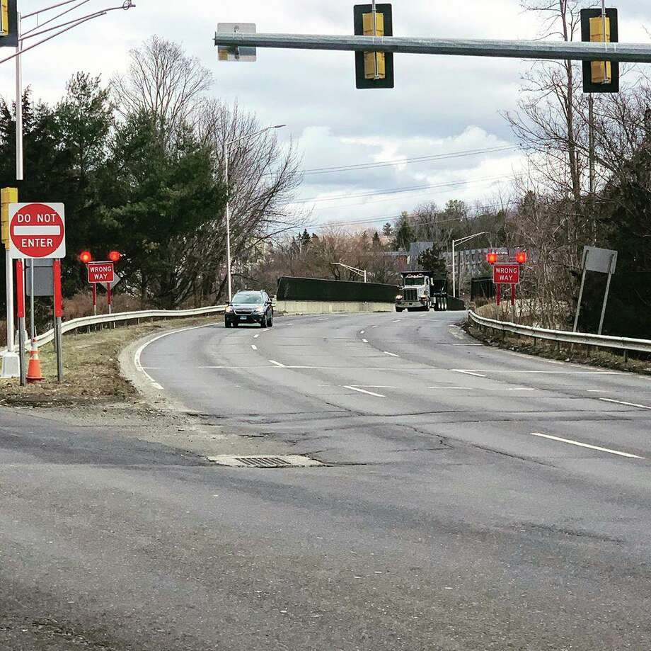 Wrongway warning lights installed at Exit 8 in Danbury NewsTimes
